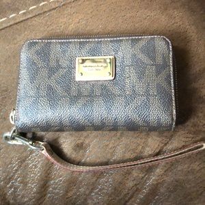 Michael kors wristlet